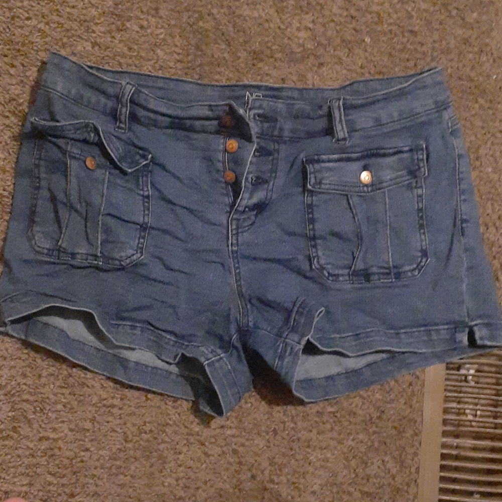 Size 15 mid rise shorts nobo